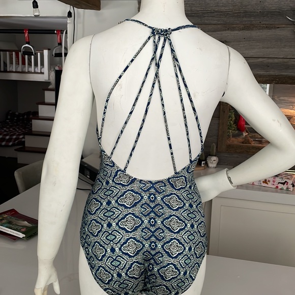 Brand new Athleta one piece bathing suit size small - Picture 3 of 4